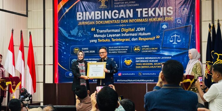 Pemkot Kendari Raih Penghargaan Sebagai Anggota JDIH Tingkat Provinsi Sultra