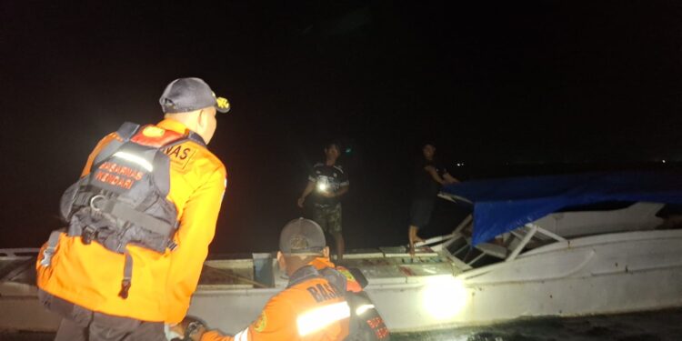 KPP Kendari Berhasil Evakuasi Kapal Ikan Mati Mesin di Perairan Bokori