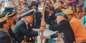 Gubernur Sultra Andi Sumangerukka Disematkan Gelar Adat Muna Sangia Mondono Wite Bhalano