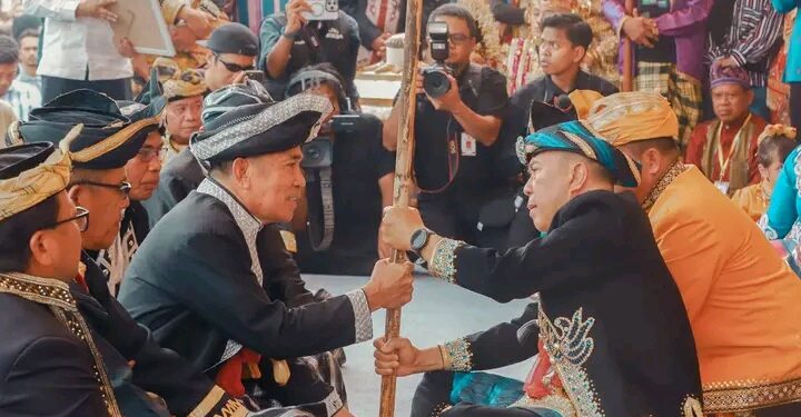Gubernur Sultra Andi Sumangerukka Disematkan Gelar Adat Muna Sangia Mondono Wite Bhalano