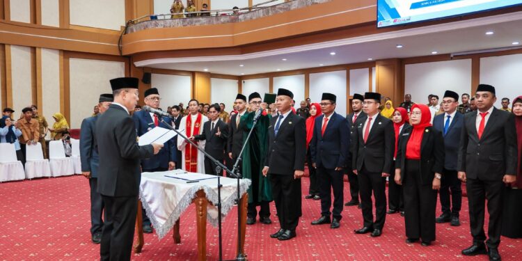 Gubernur Lantik 26 Pejabat Lingkup Pemprov Sultra, Tegaskan Penguatan Merit Sistem dan Kinerja ASN