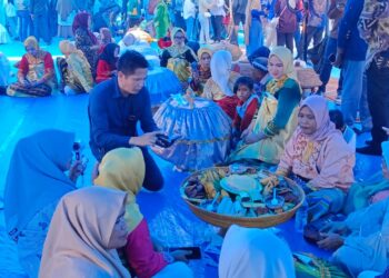 Sajikan 1.228 Dulang, Silaturahmi Akbar Masyarakat Muna Raih Rekor Muri