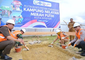 Wali Kota Kendari Letakan Batu Pertama Pembangunan Kampung Nelayan Merah Putih