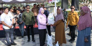Wali Kota Kendari Serahkan Bantuan Beras di Tiga Kecamatan