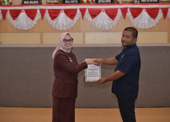 Wali Kota Kendari Serahkan KUA-PPAS 2027 ke DPRD