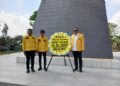 Rangkaian HUT ke-62, Partai Golkar Sultra Tabur Bunga di Taman Makam Pahlawan
